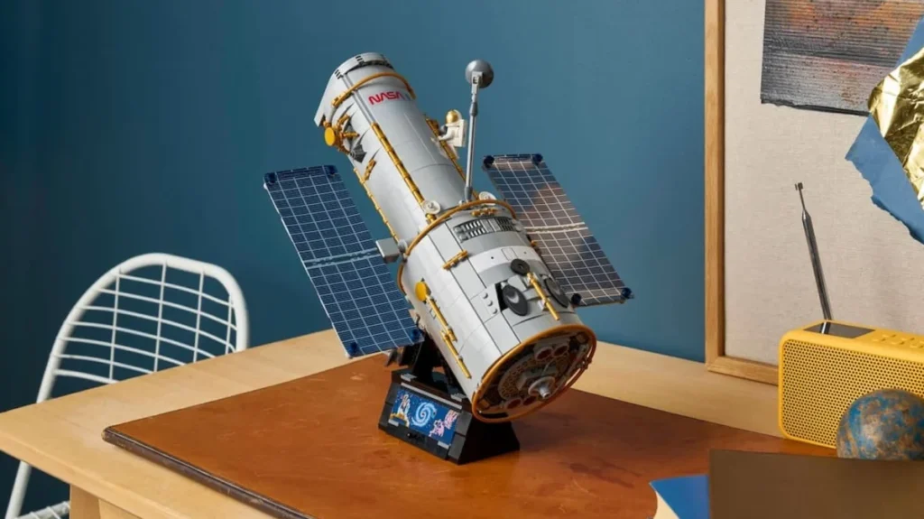 beyond-the-atmosphere-lego-launches-new-hubble-space-telescope-icons-set