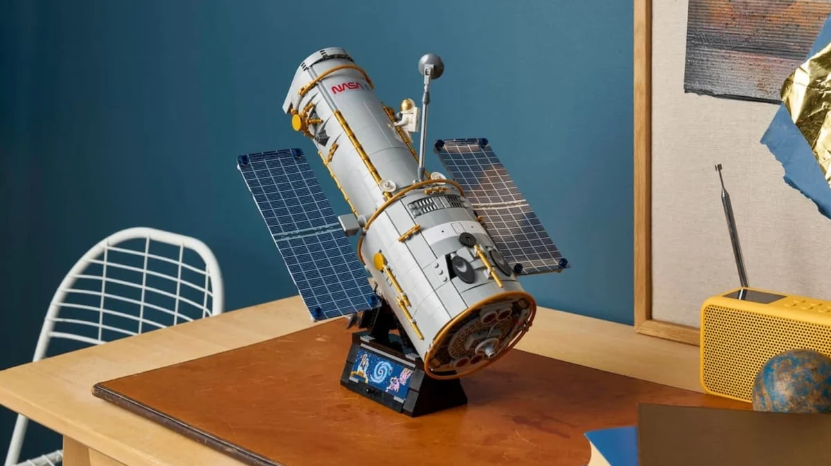 beyond-the-atmosphere-lego-launches-new-hubble-space-telescope-icons-set