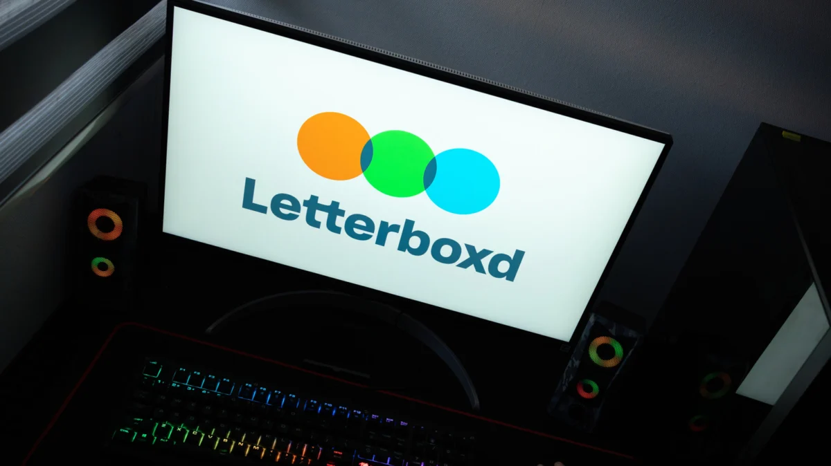 the-battle-for-the-digital-watercooler-why-hollywood-giants-are-eyeing-letterboxd