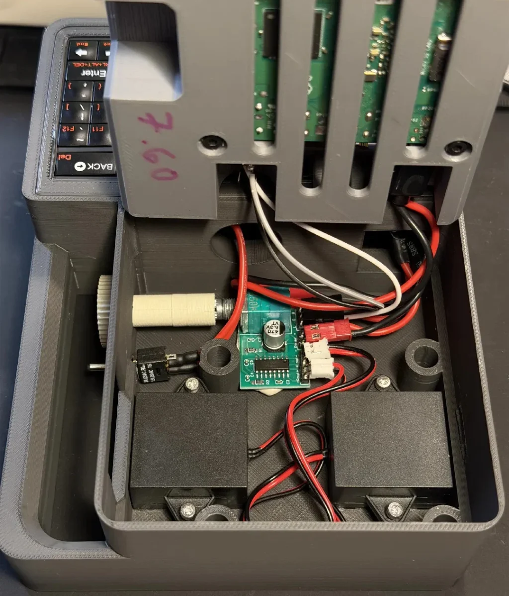the-dont-panic-cyberdeck-a-beacon-for-bespoke-computing-in-the-diy-era