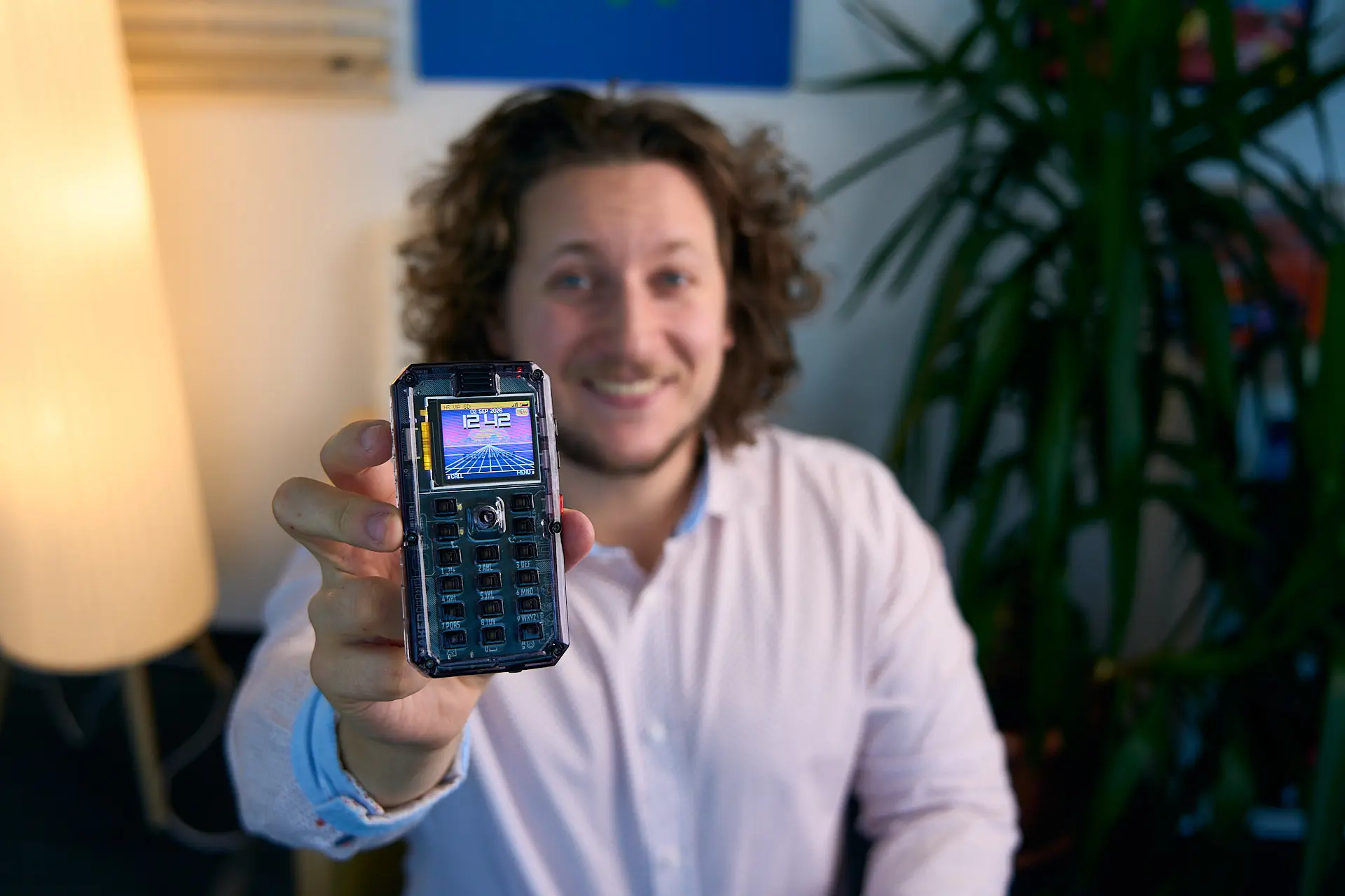 beyond-the-screen-why-the-makerphone-2-0-is-the-diy-gadget-of-2026