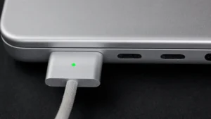 power-struggle-navigating-the-choice-between-magsafe-and-usb-c-for-your-macbook