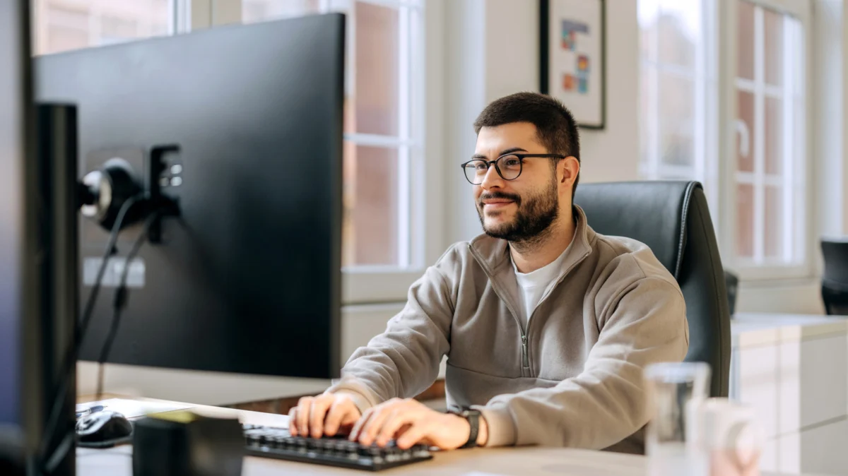 the-ergonomics-of-vision-optimizing-your-workspace-for-long-term-health