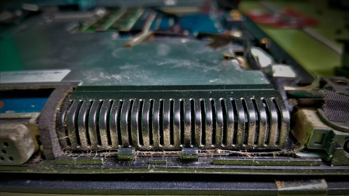 the-silent-performance-killer-a-comprehensive-guide-to-cleaning-your-laptop-fan