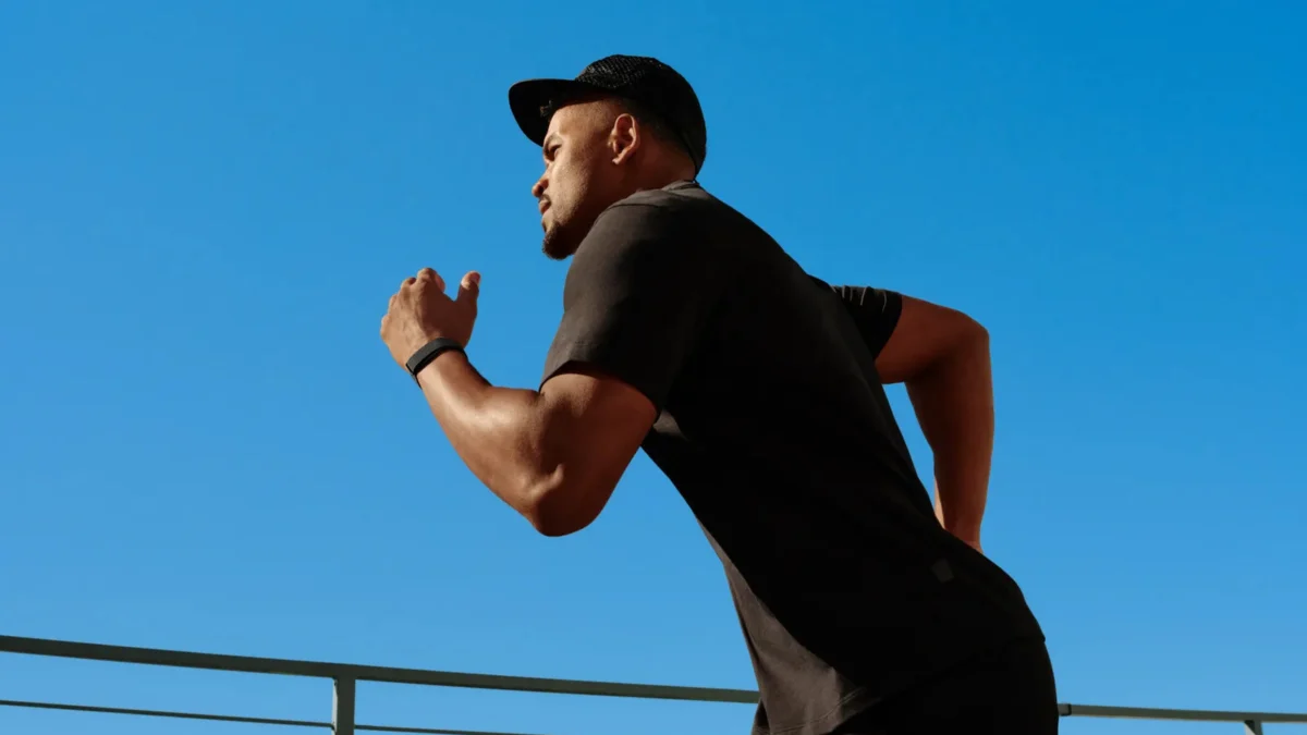 the-silent-revolution-navigating-the-surge-of-screenless-health-trackers